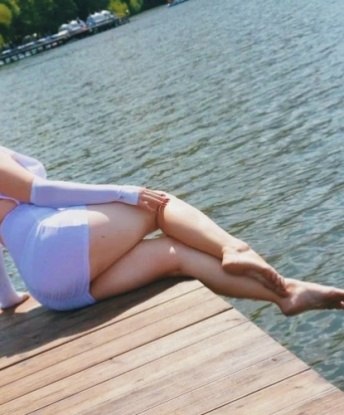 Я креативная и открытая для экспериментов, всегда готовая реализовывать твои самые сокровенные фантазии. Встречусь с тобой в Москве и подарю тебе незабываемое время, полное страсти и удовольствия. У меня есть много возможностей и услуг, которые я с радостью предоставлю тебе. Ты можешь ознакомиться с моими фото и отзывами на моем профиле. Вместе мы сможем создать горячую и запоминающуюся атмосферу. Жду твоего звонка, чтобы сделать наше свидание особенным. 💋😘✨ 14413, 25 лет