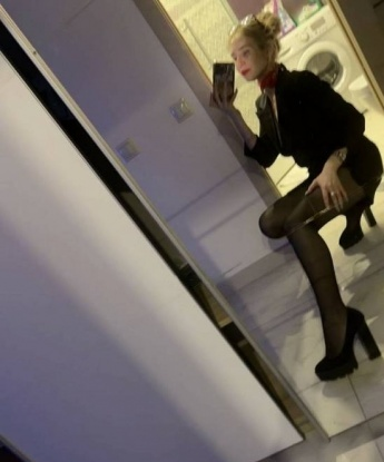 Великолепная комбинация страстной натуры и нежности - это то, что отличает меня от других. Я знаю, как доставить удовольствие и удовлетворить твои желания. У меня есть множество возможностей и секретов, которыми я хотела бы поделиться с тобой.
💯 Мои услуги разнообразны и абсолютно безопасны. Будь то классический, эротический массаж или игры в ролевые, я создам с тобой незабываемую атмосферу, где ты сможешь расслабиться и полностью отдохнуть.
🌟 Возможность получить дополнительное удовольствие с помощью игрушек, ролевых нарядов или легкого БДСМ делает нашу встречу ещё более интересной и страстной.
💌 Предоставляю услуги гостеприимства и интима в Москве. Моя гостиница расположена в центре Москвы, что обеспечивает комфортные условия для нашей встречи.
📷 Фотографии, которые ты видишь здесь, полностью соответствуют действительности. Реальные и свежие снимки, без ретуши.
💬 Пожалуйста, ознакомься с отзывами о моей работе. Мои клиенты наслаждаются каждой минутой проведенной со мной и обратно возвращаются к этим сказочным мгновениям страсти и блаженства.
🔐 конфиденциальность и безопасность - мои важнейшие принципы. Ты можешь быть уверен в том, что наша встреча останется только между нами двумя.
🌺 Звони или пиши мне, чтобы организовать незабываемое свидание в Москве. Я уверена, что вместе мы создадим настоящую сказку! 3675, 21 год